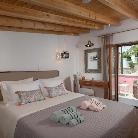 Captain's Memories Stylish Harbour Holiday home *
