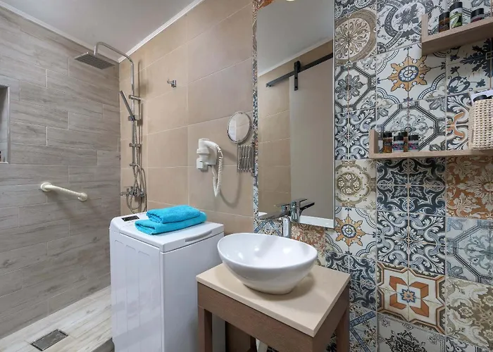 Vakantiehuis Captain's Memories Stylish Harbour Chalki Town